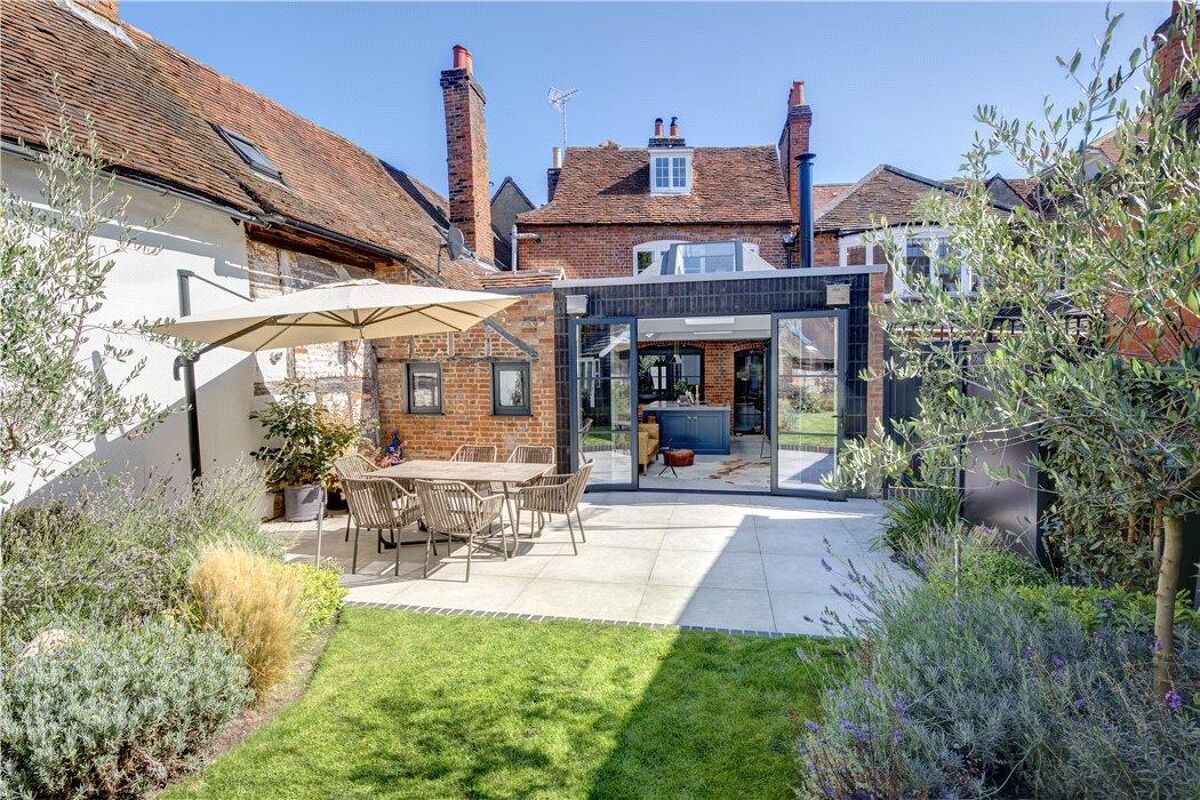 house for sale in Bell Street, HenleyonThames, RG9 HOT190013