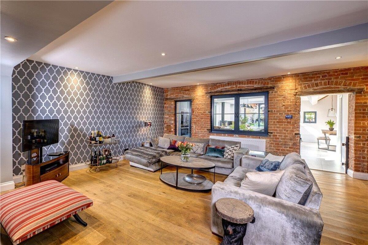 house for sale in Bell Street, HenleyonThames, RG9 HOT190013