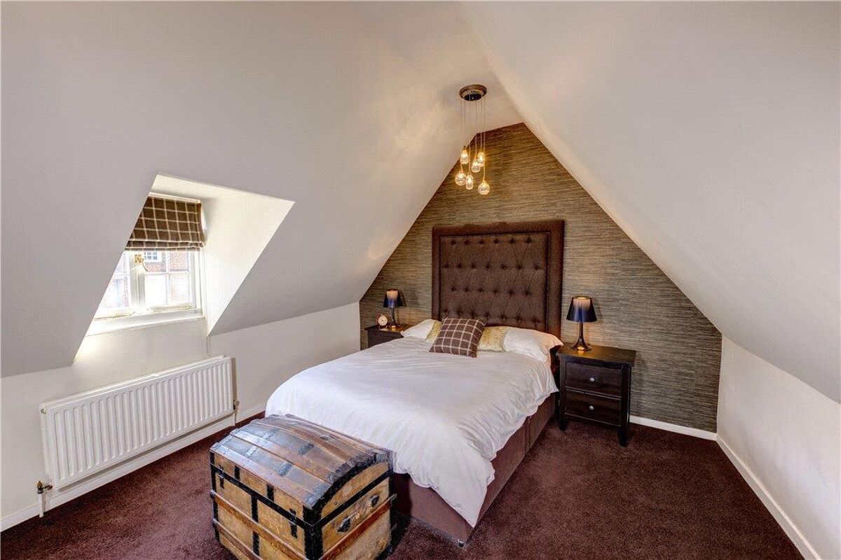 house for sale in Bell Street, HenleyonThames, RG9 HOT190013