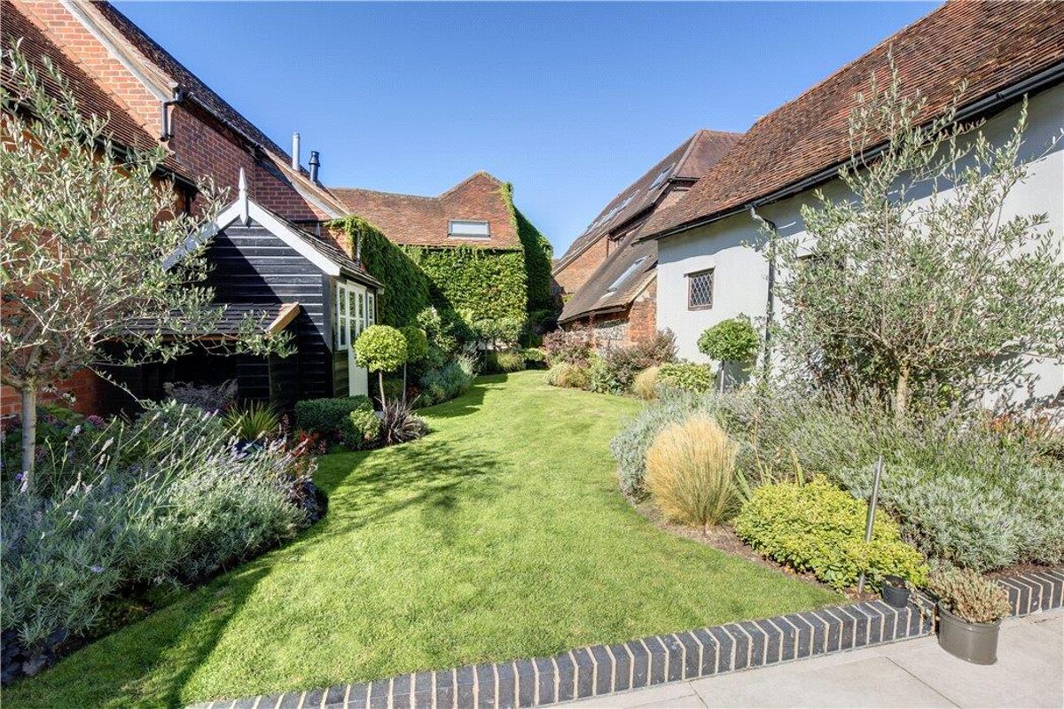 house for sale in Bell Street, HenleyonThames, RG9 HOT190013