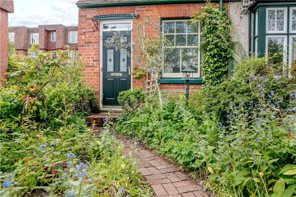 house for sale in Northfield End, HenleyonThames, RG9 HOT190102