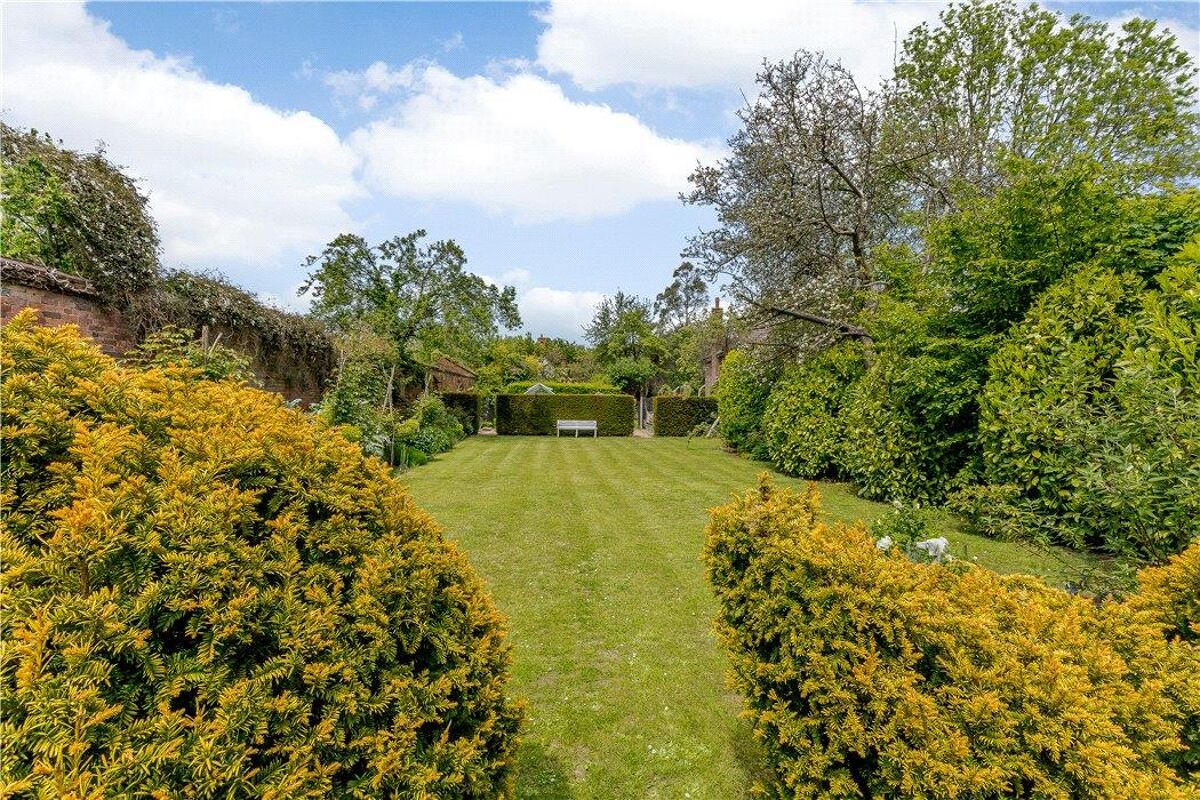 house for sale in Henley Road, Medmenham, Marlow, Buckinghamshire, SL7