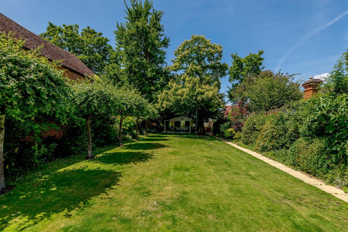 townhouse for sale in Bell Street, HenleyonThames, RG9 HOT190125