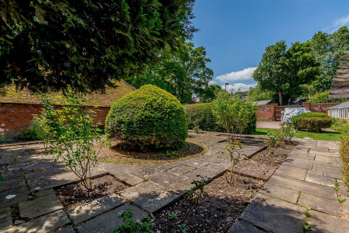 townhouse for sale in Bell Street, HenleyonThames, RG9 HOT190125