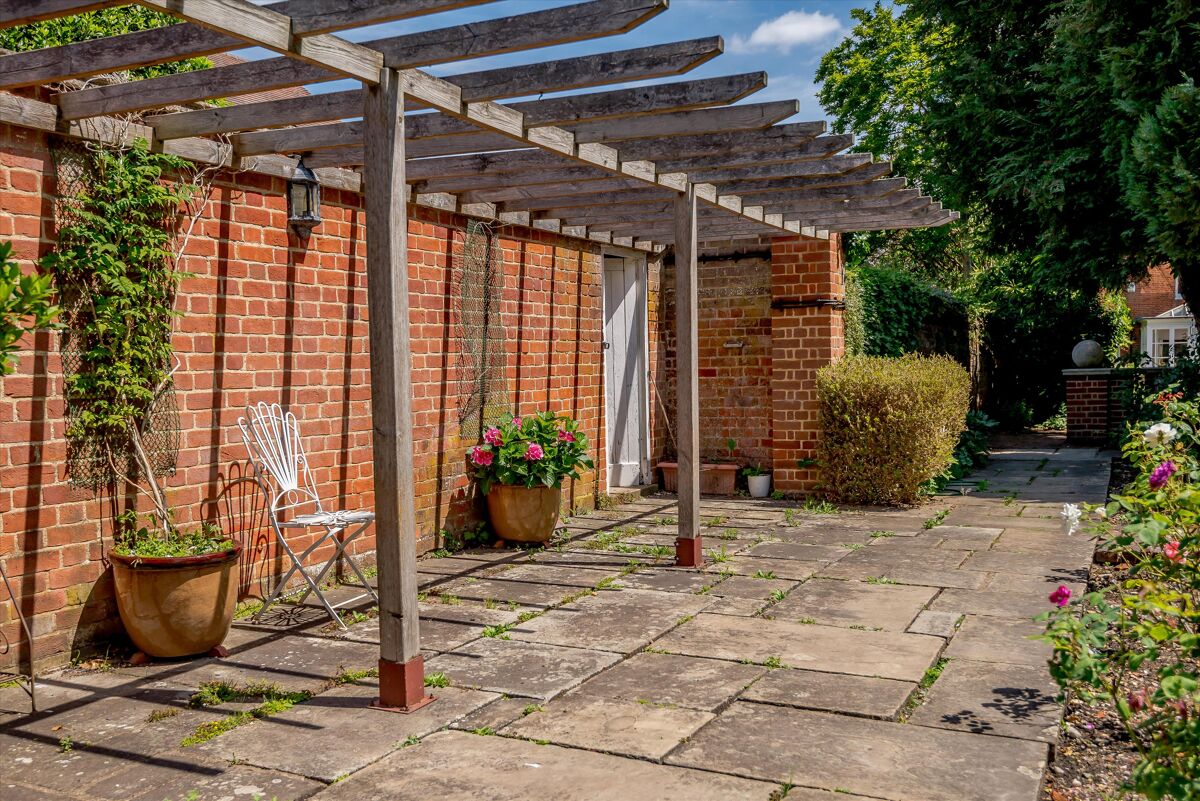 townhouse for sale in Bell Street, HenleyonThames, RG9 HOT190125