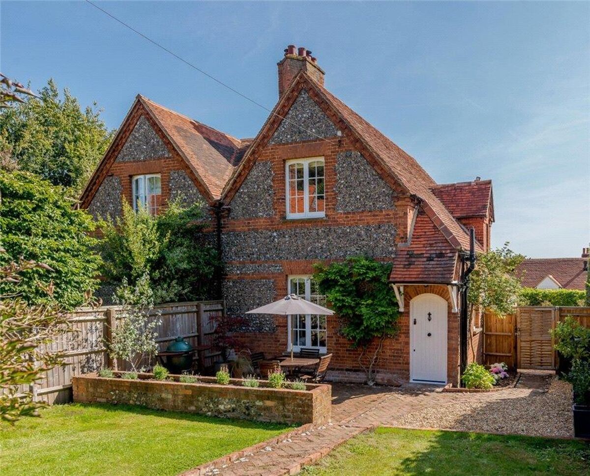 house for sale in Hop Gardens, HenleyonThames, RG9 HOT190184