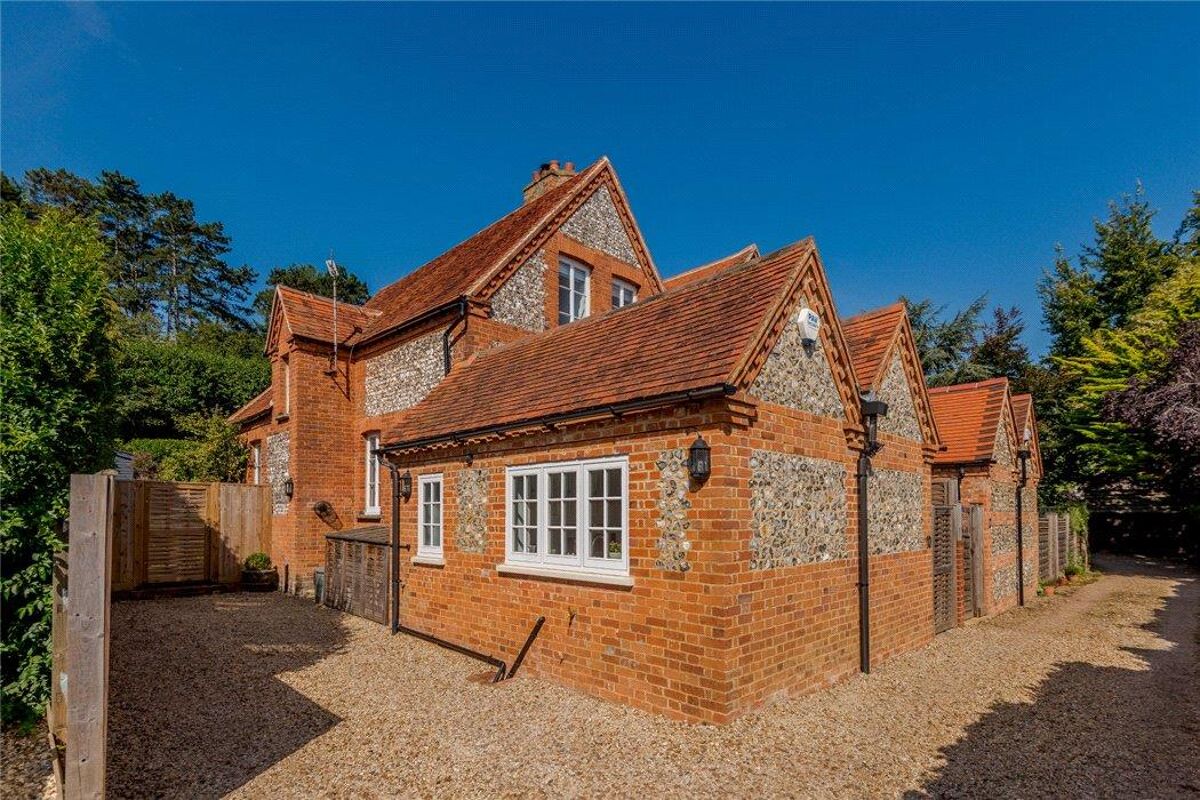 house for sale in Hop Gardens, HenleyonThames, RG9 HOT190184