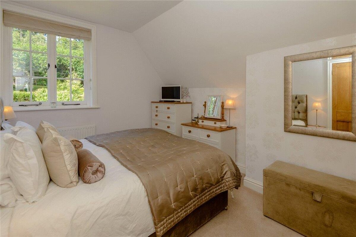 house for sale in Hop Gardens, HenleyonThames, RG9 HOT190184 Knight Frank