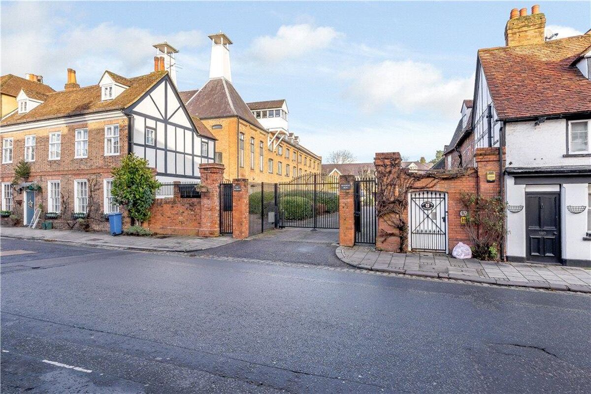 flat for sale in New Street, HenleyonThames, Oxfordshire, RG9