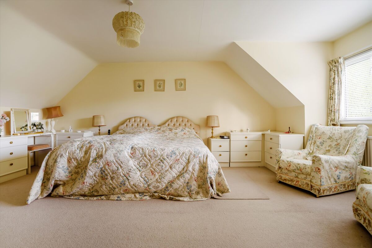 house for sale in Bolney Trevor Drive, Lower Shiplake, HenleyonThames