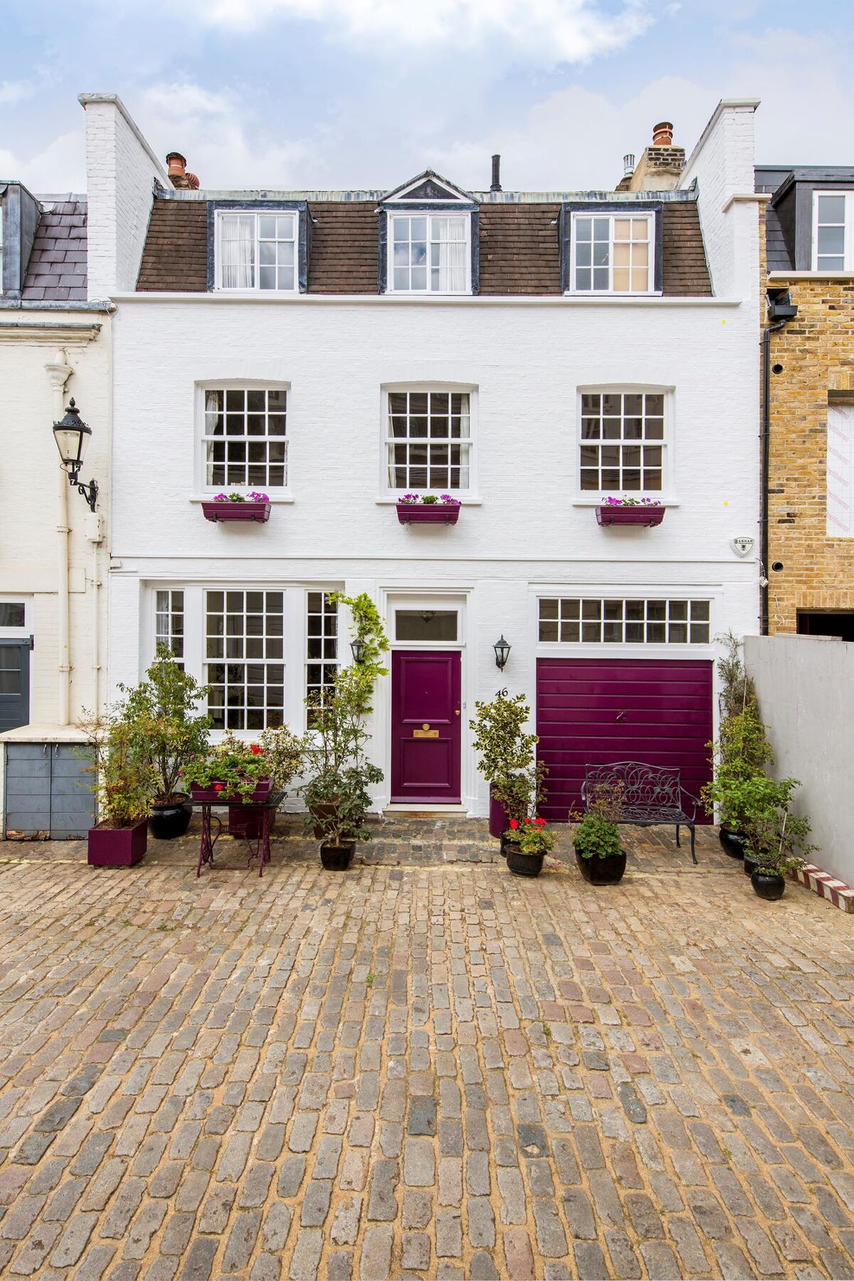 house for sale in Hyde Park Gardens Mews, Hyde Park, London, W2