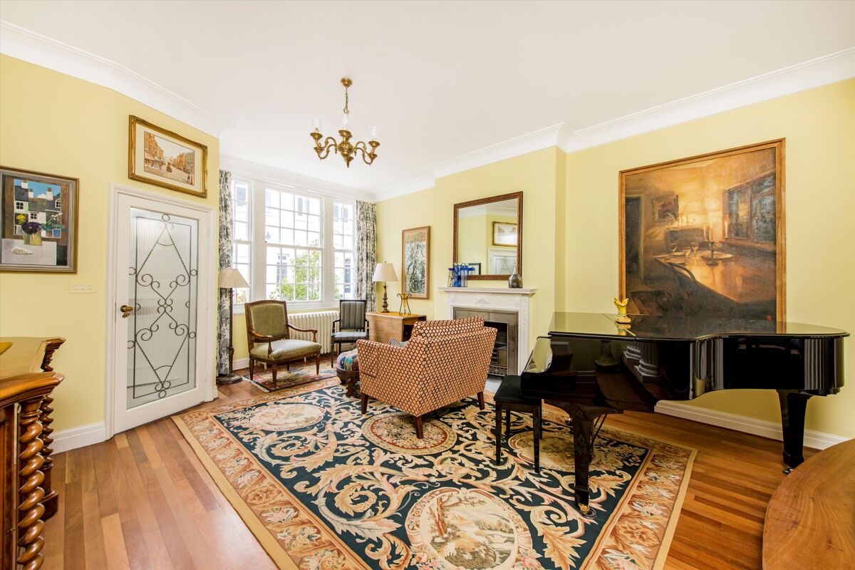 house for sale in Hyde Park Gardens Mews, Hyde Park, London, W2