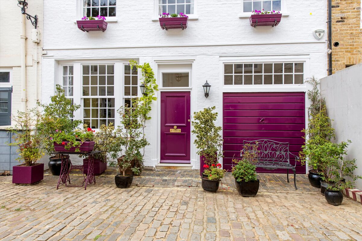 house for sale in Hyde Park Gardens Mews, Hyde Park, London, W2