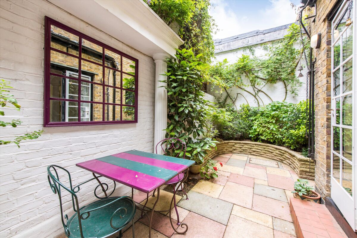 house for sale in Hyde Park Gardens Mews, Hyde Park, London, W2