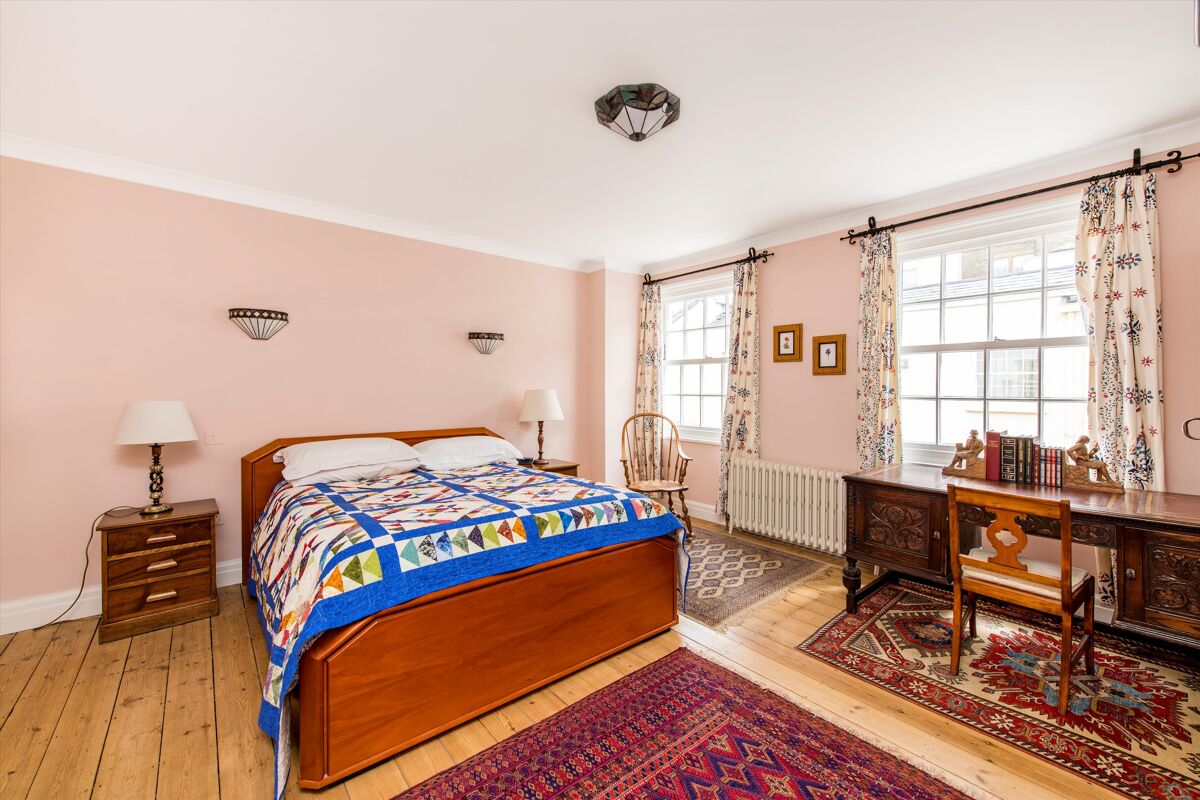 house for sale in Hyde Park Gardens Mews, Hyde Park, London, W2