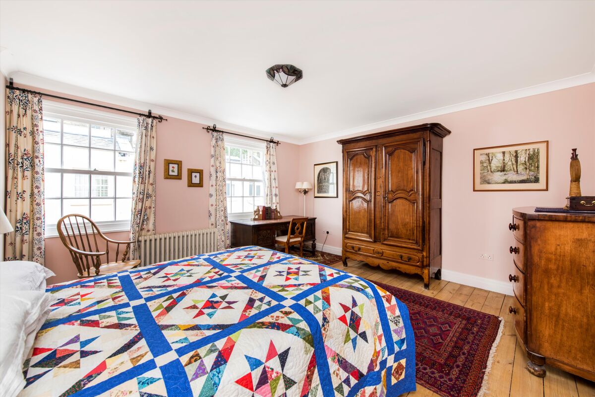 house for sale in Hyde Park Gardens Mews, Hyde Park, London, W2