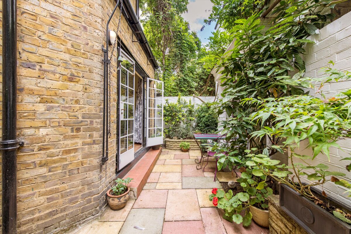 house for sale in Hyde Park Gardens Mews, Hyde Park, London, W2