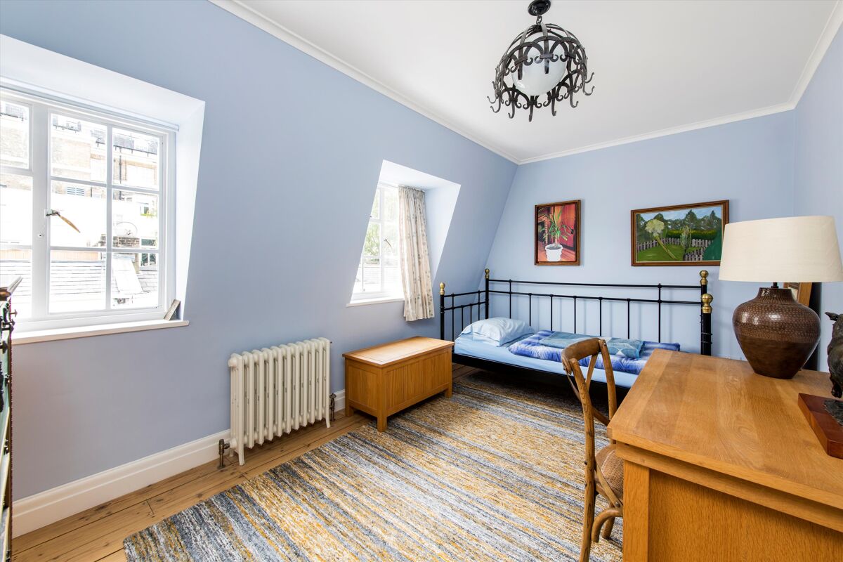 house for sale in Hyde Park Gardens Mews, Hyde Park, London, W2