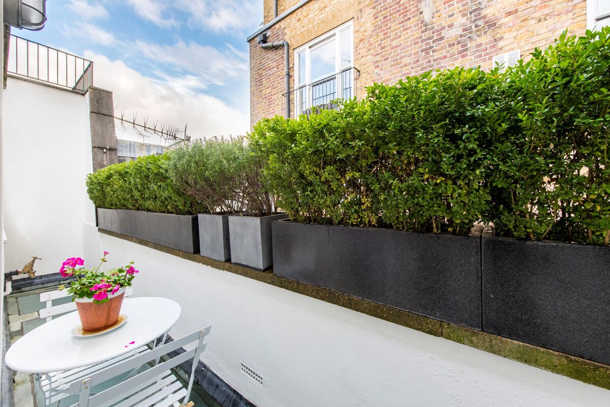 house for sale in Lancaster Mews, Bayswater, London, W2. HPE012041817