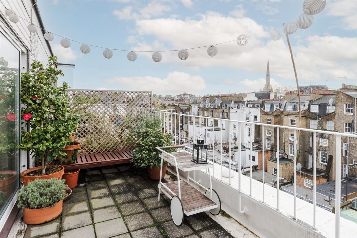 flat for sale in Devonshire Court, Gloucester Terrace, London, W2