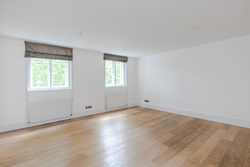 Picture of 3 bedroom flat for sale.