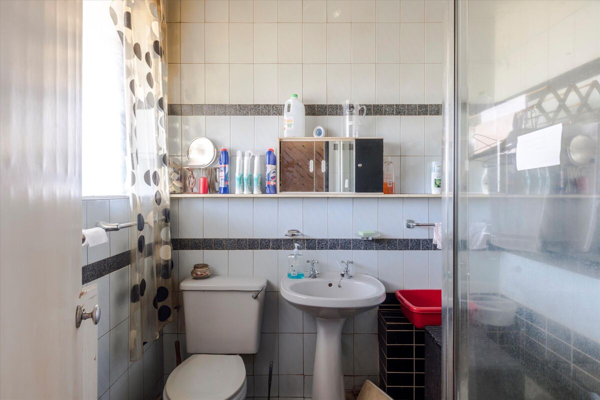 flat for sale in Hallfield Estate, London, W2. HPE012189999 Knight