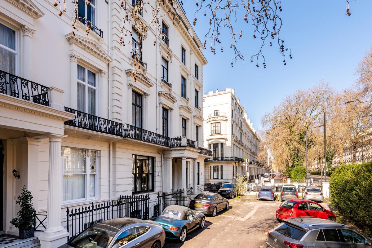 flat for sale in Westbourne Terrace, London, W2. HPE012232474