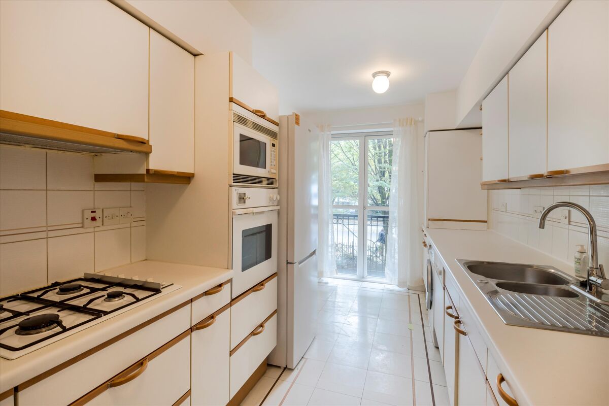 flat for sale in Court, 76 Bridge Road, London, W2 HPE012240400 Knight Frank