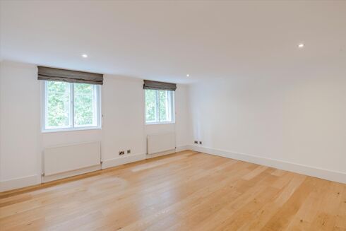 Picture of 3 bedroom flat for sale.