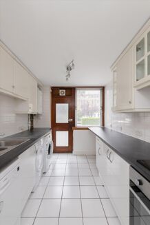 Picture of 3 bedroom flat for sale.