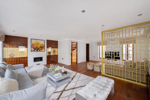 Picture of 4 bedroom house for sale.