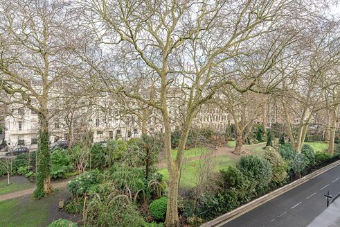 Picture of 4-5 bedroom flat for sale.