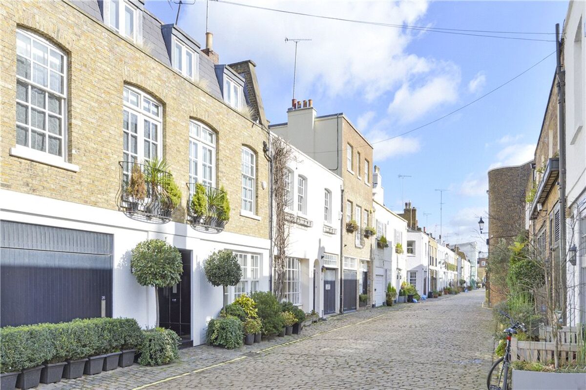 house for sale in Hyde Park Gardens Mews, Hyde Park, London, W2