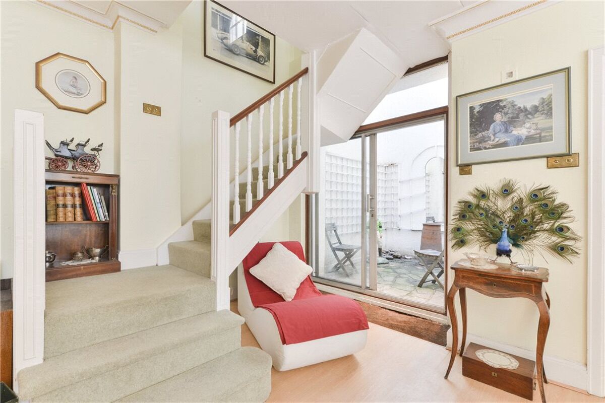 house for sale in Hyde Park Gardens Mews, Hyde Park, London, W2