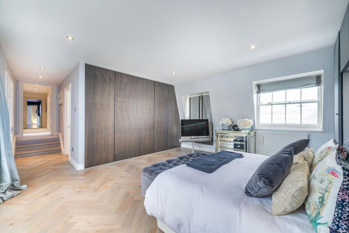 flat for sale in Hyde Park Square, London, W2 HPE150139 Knight Frank