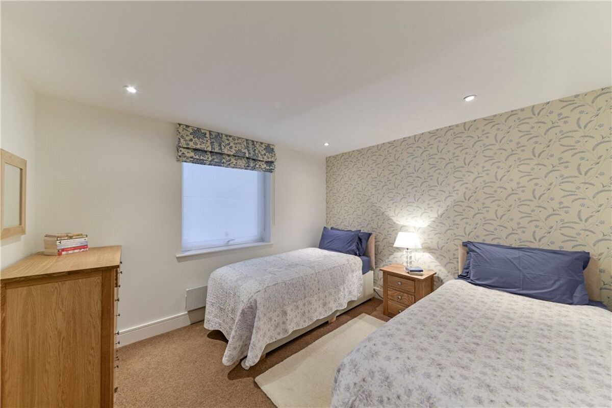 flat for sale in Queensborough Terrace, Bayswater, London, W2