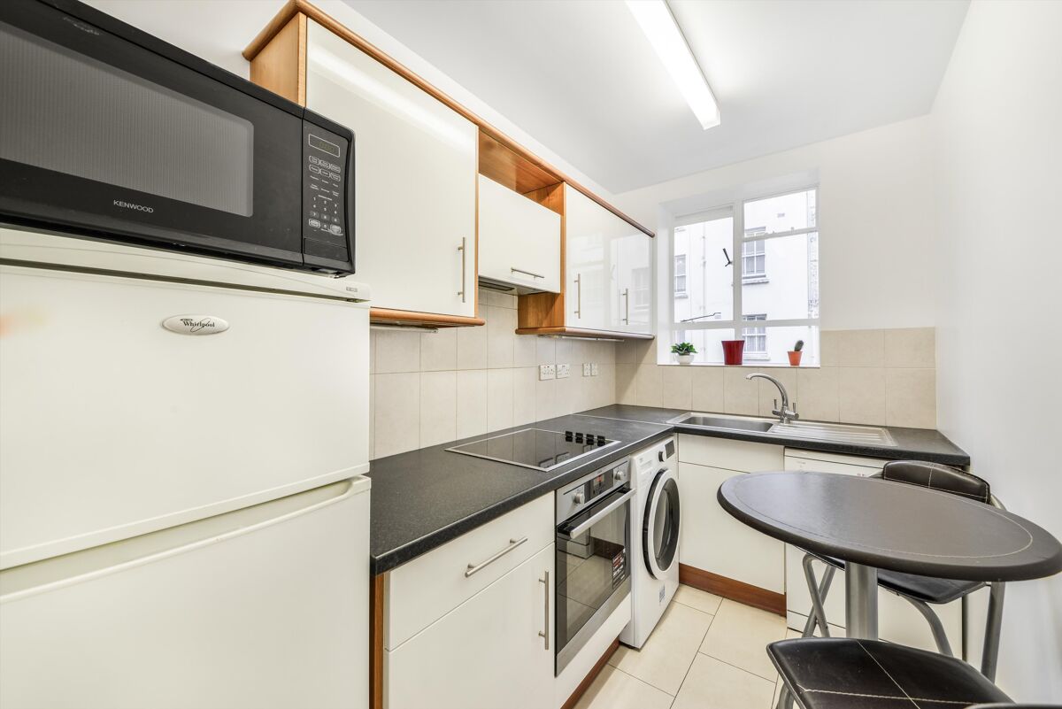 flat to rent in Cranleigh Court, Leinster Gardens, London, W2