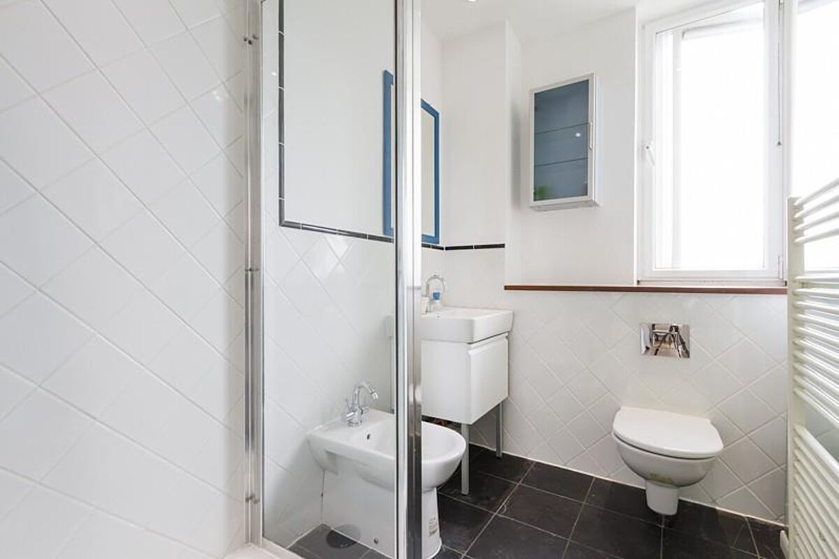 flat to rent in Gloucester Terrace, Bayswater, London, W2