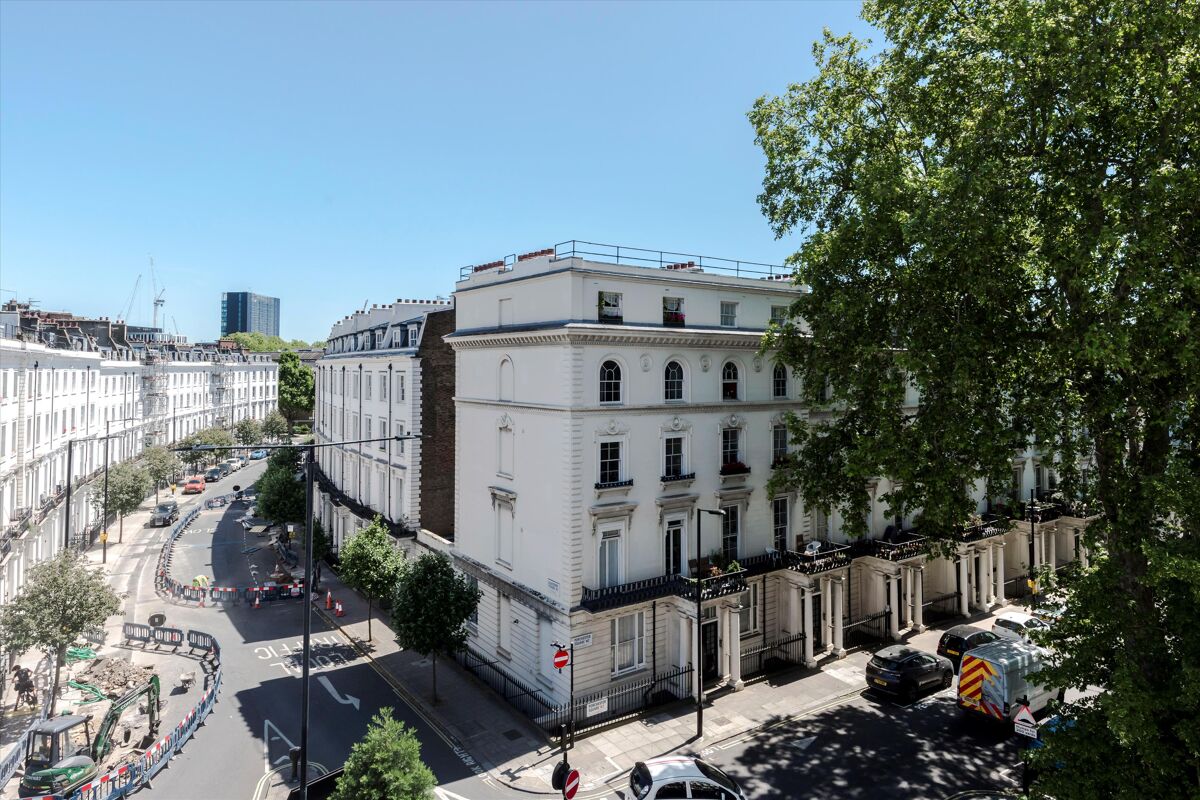 flat to rent in Gloucester Terrace, Paddington, London, W2