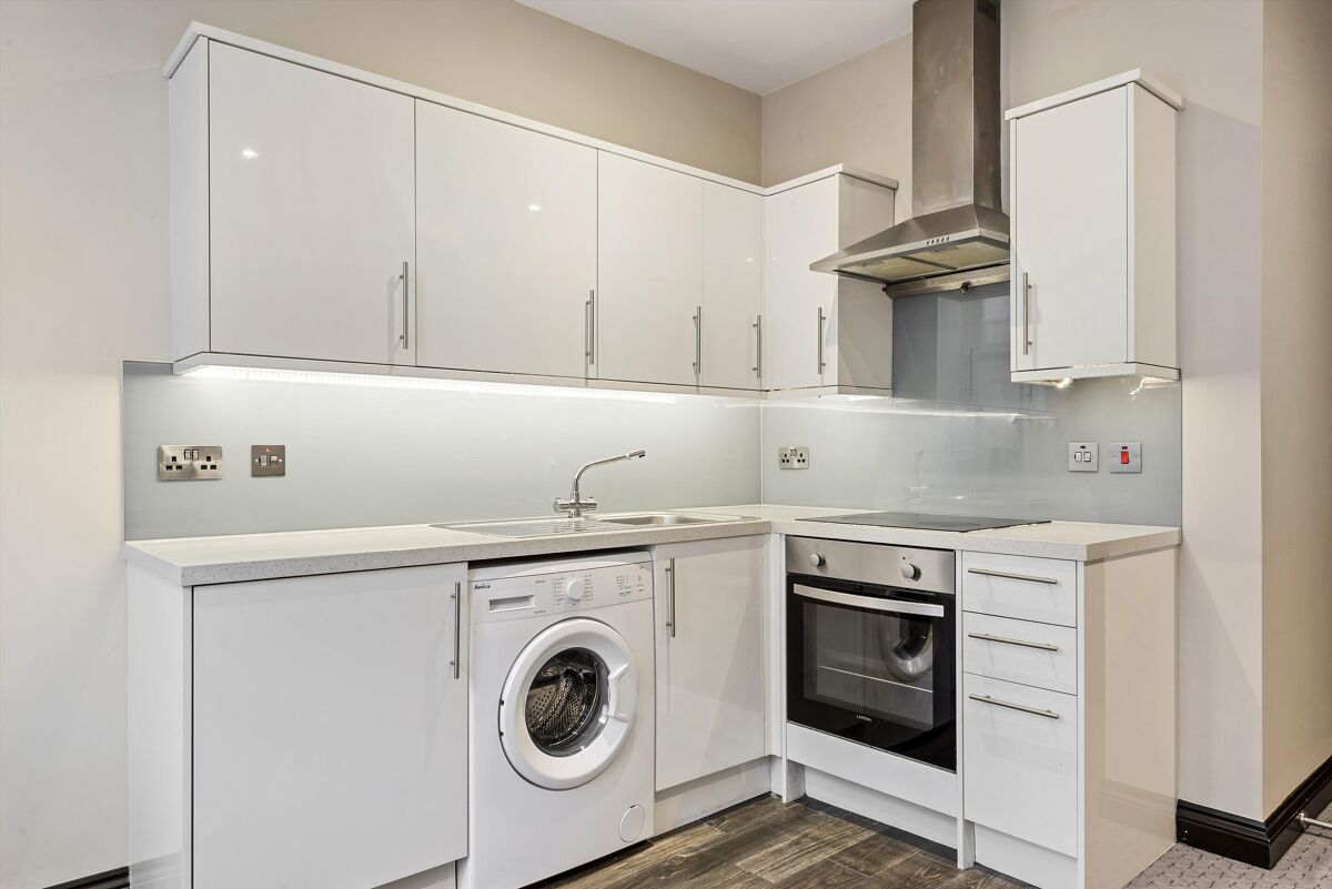 flat to rent in Gloucester Terrace, London, W2. HPQ012237126 Knight