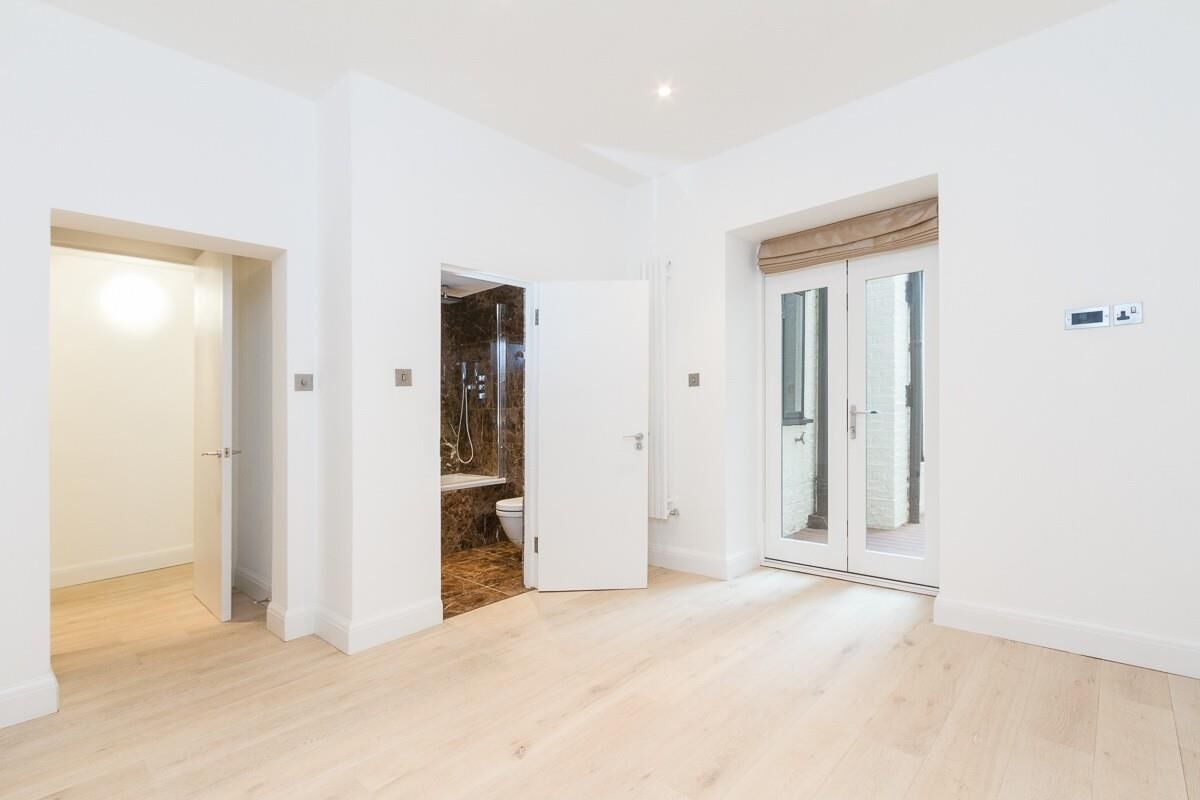 flat to rent in Craven Hill Gardens, Bayswater, London, W2