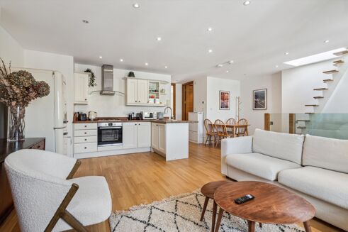 Picture of 2 bedroom flat for rent.
