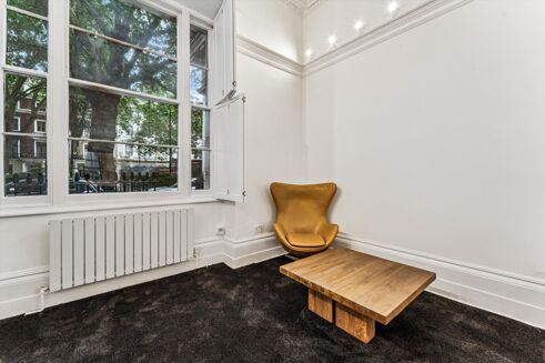 Picture of 2 bedroom flat for rent.
