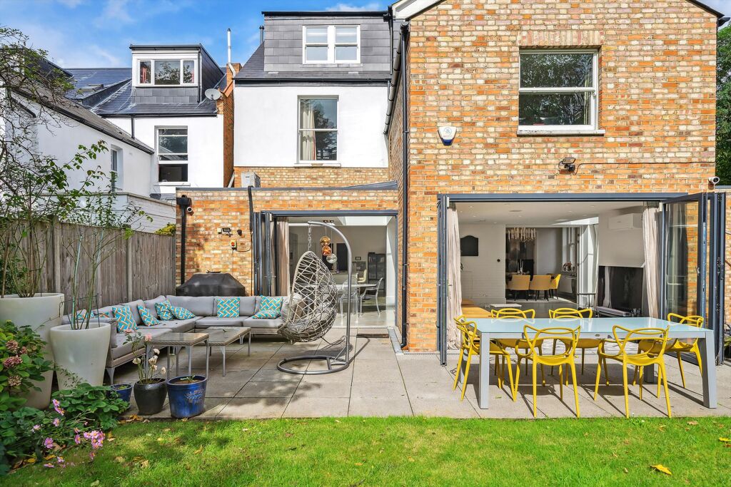 Image of Walm Lane, London NW2.