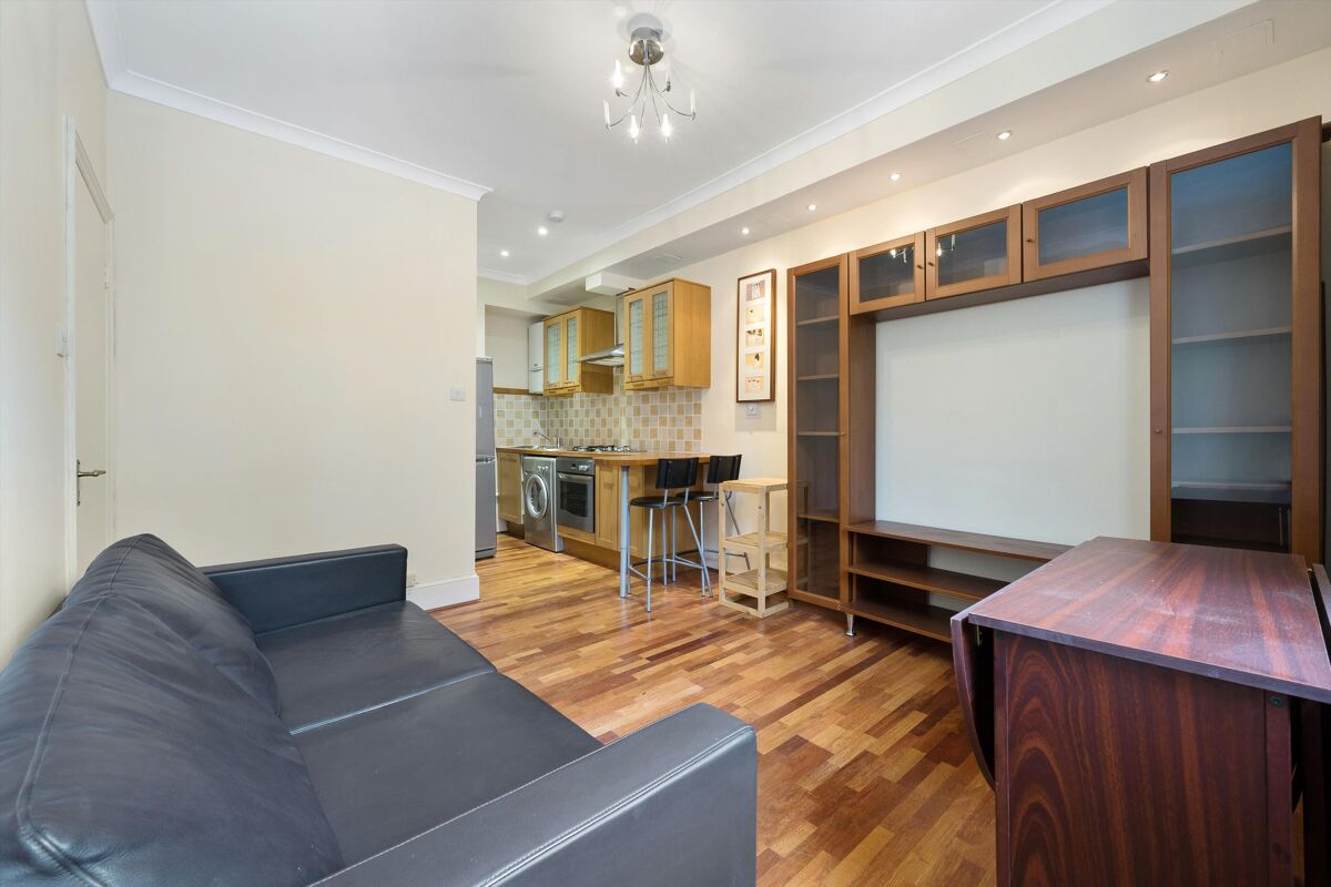 flat to rent in Gloucester Terrace, Bayswater, London, W2 HPQ346273