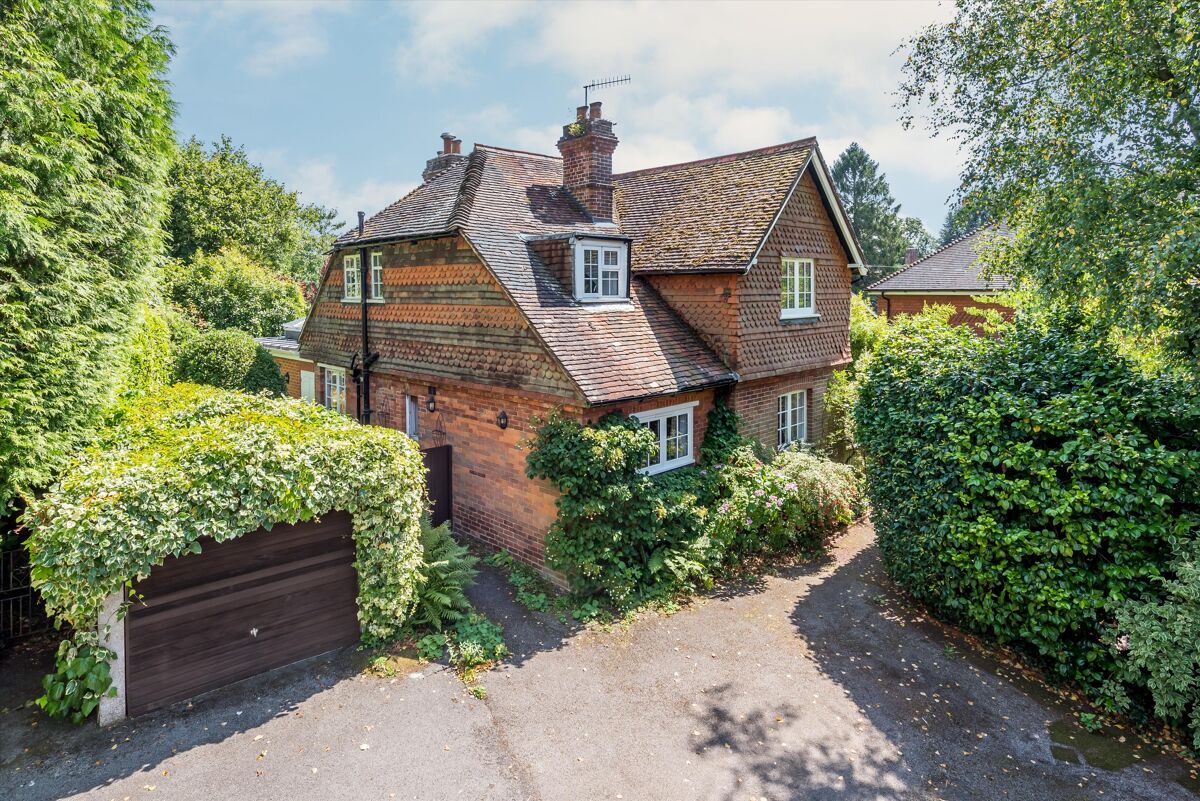 house for sale in Grayswood Road, Haslemere, Surrey, GU27 HSM012073122 Knight Frank