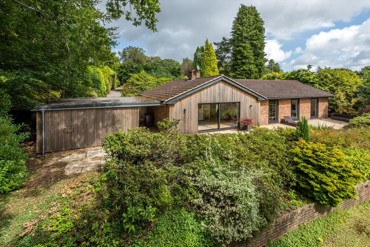 house for sale in Farnham Lane, Haslemere, Surrey, GU27 HSM012073206