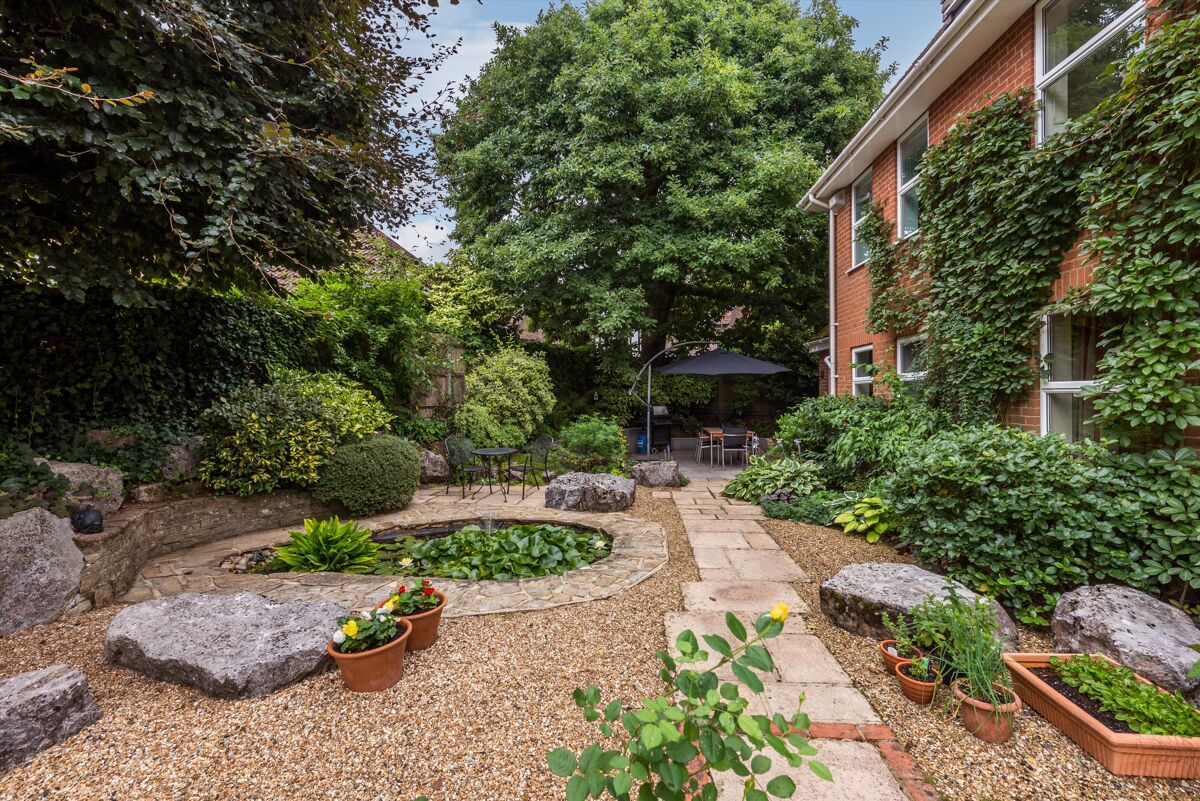 house for sale in Oakhurst, Grayshott, Hindhead, Hampshire, GU26