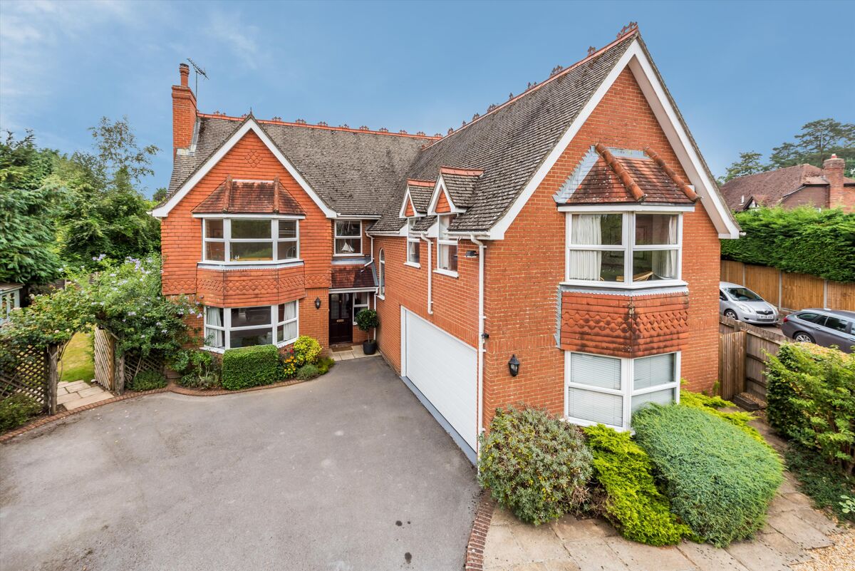 house for sale in Oakhurst, Grayshott, Hindhead, Hampshire, GU26