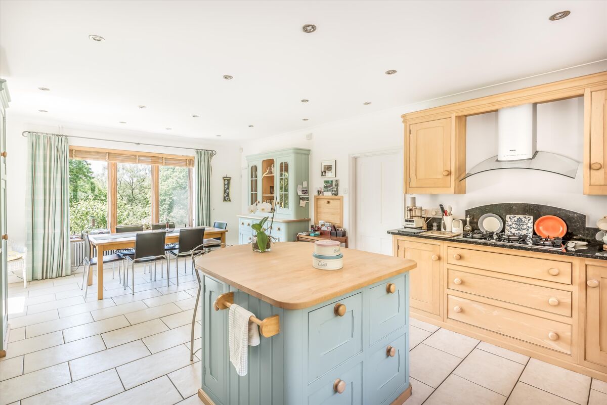 A significant house for sale, with annexe, on one of the most soughtafter roads in Haslemere